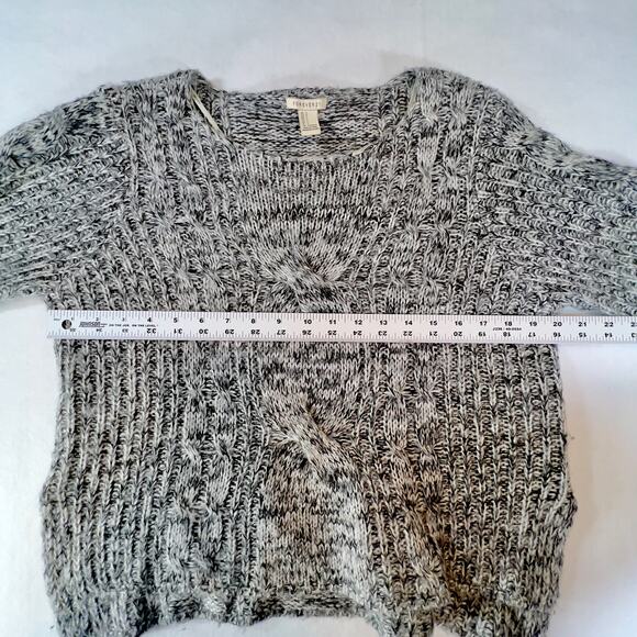 Forever 21 Cable Knit Sweater Woman's S 100% Acrylic Grey & Black w/ Jewel Neck - Picture 9 of 13